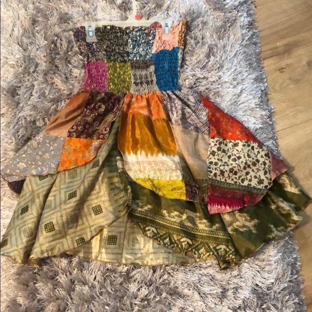 Short strapless dress with multiple prints
